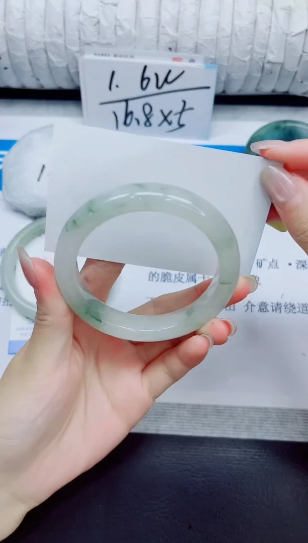 石英质玉手镯未镶嵌111/56.7