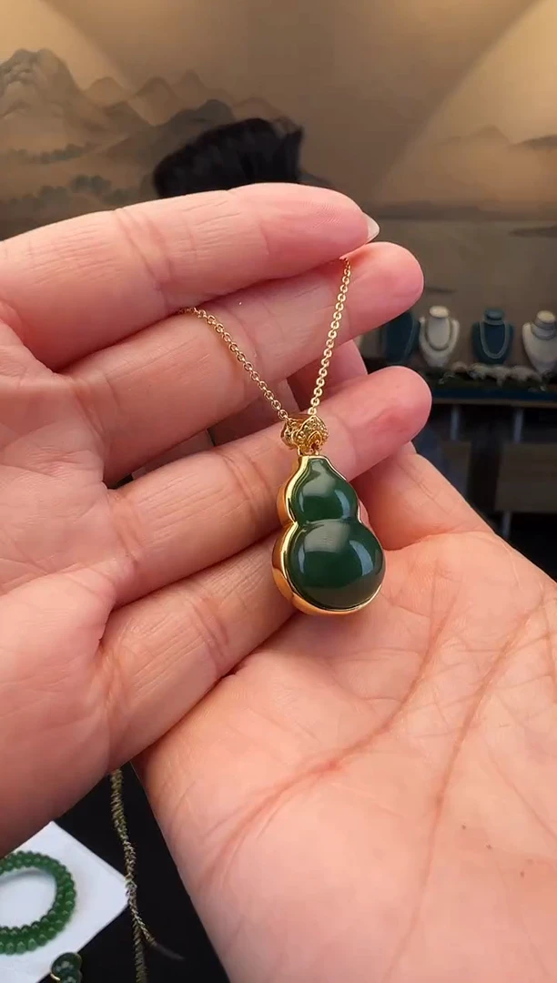 颈饰未镶嵌和田玉双面葫芦（带链子）
