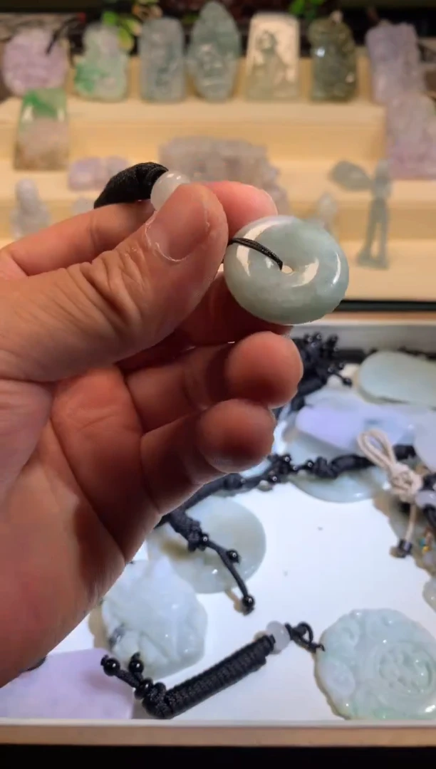 翡翠未镶嵌颈饰7/04/064