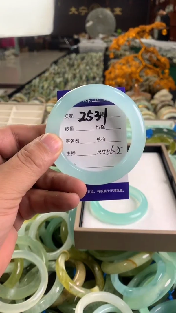 未镶嵌蛇纹石玉手镯为*?2531