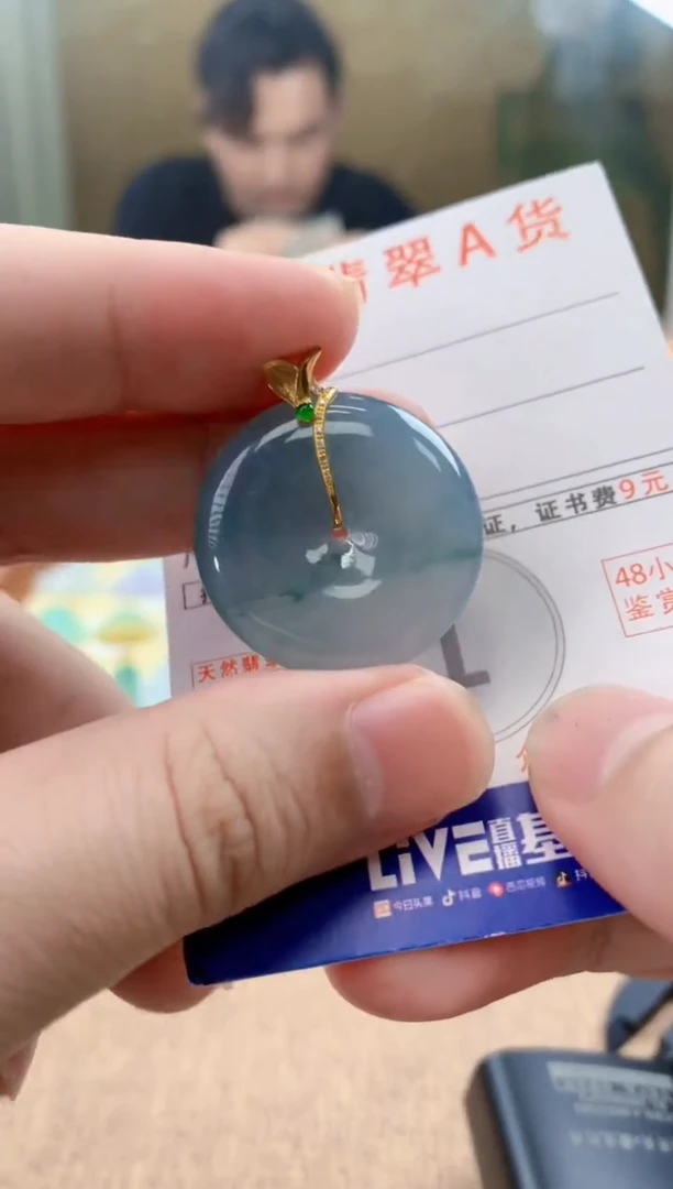颈饰18K金镶嵌翡翠天然A货翡翠挂件