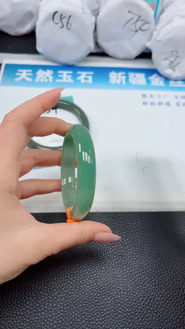 【闪购商品】石英质玉手镯未镶嵌135