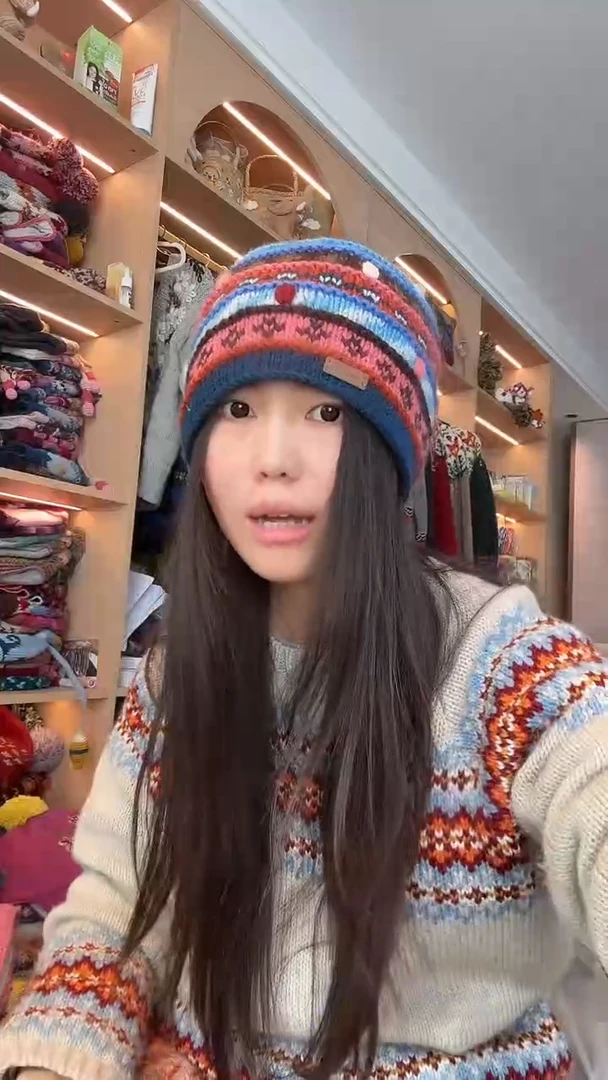 羊毛蓝色秀珠帽