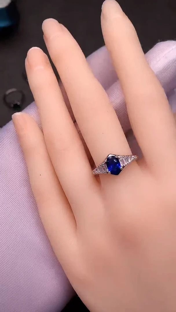 【闪购商品】蓝宝石戒指银S925镶嵌........