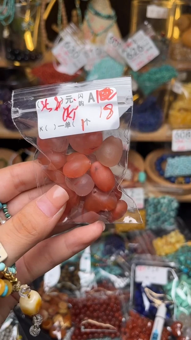 未镶嵌琥珀珠宝奇石A18
