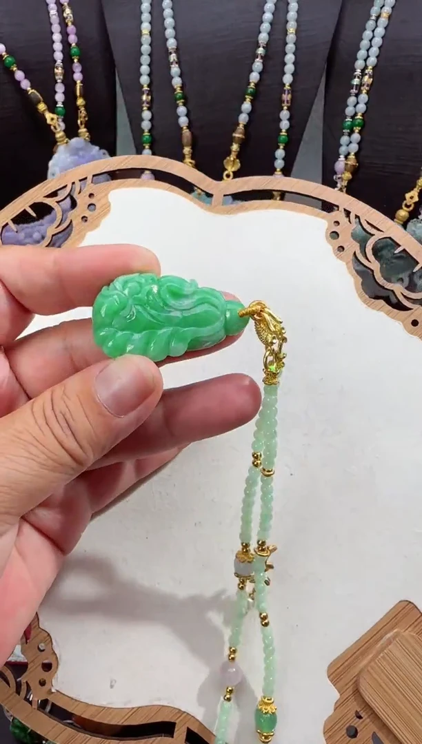 翡翠未镶嵌颈饰吊坠