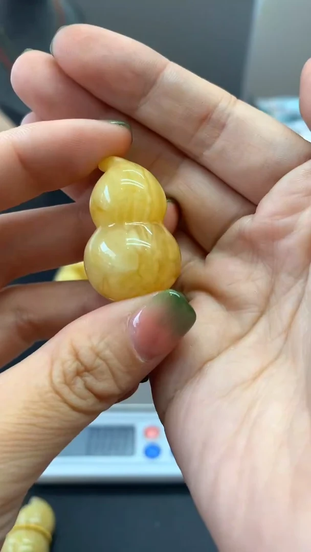 未镶嵌琥珀珠宝奇石961