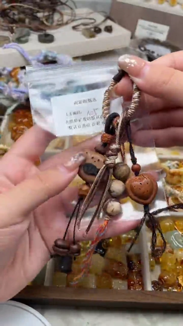 裸石琥珀未镶嵌105/