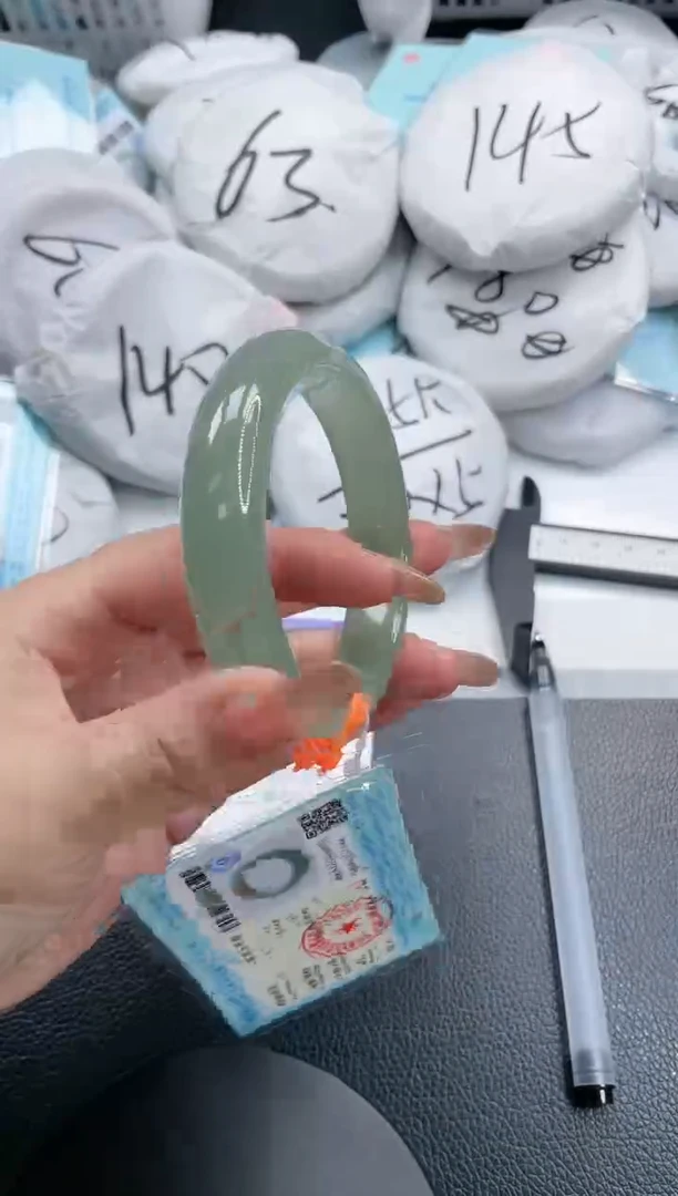 【闪购商品】石英质玉手镯未镶嵌6S120-60