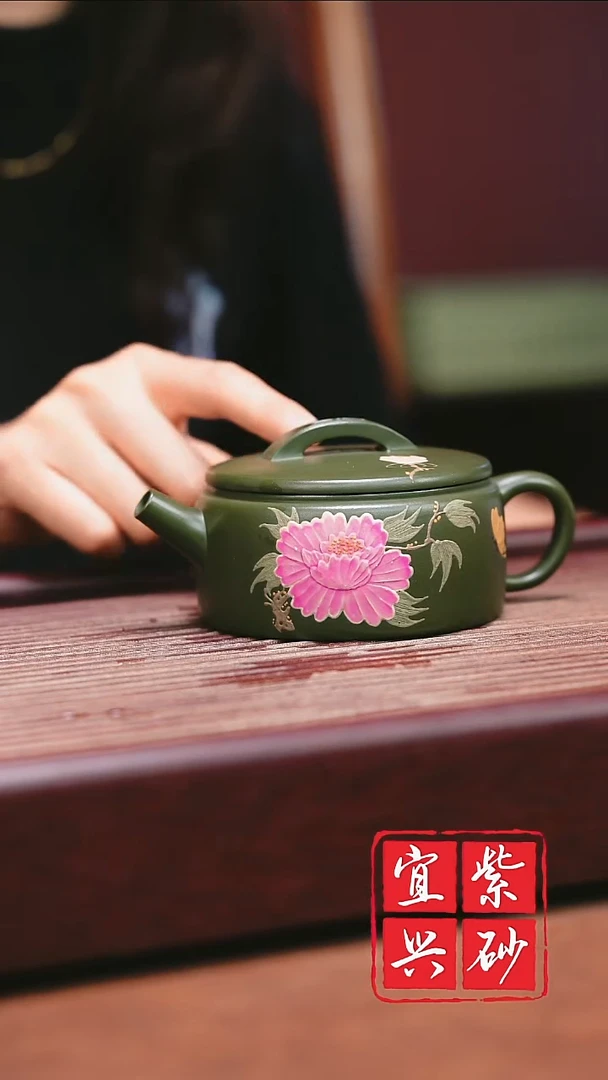 宜兴原矿紫砂   绿泥牡丹汉瓦