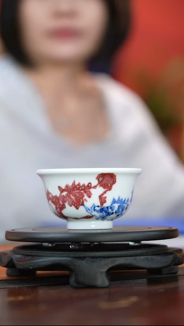 摆件皇窑云鹏鳜鱼压手杯（桃花流水鳜鱼肥）