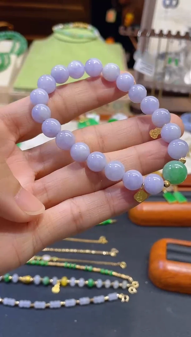 颈饰18K金镶嵌翡翠手串