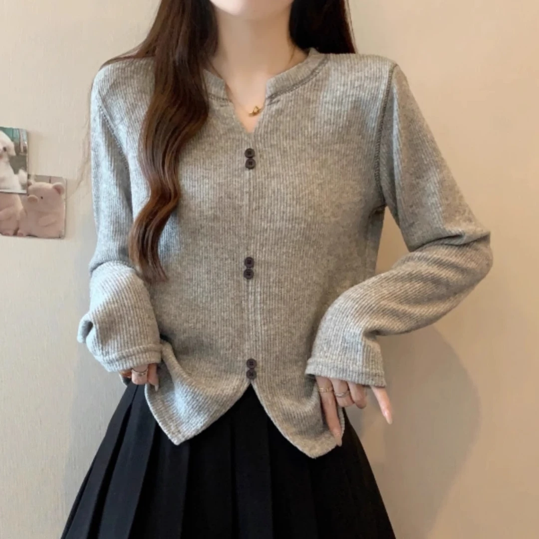 特大码300斤灰色V领长袖女秋冬胖mm气质短款打底上衣chic小衫