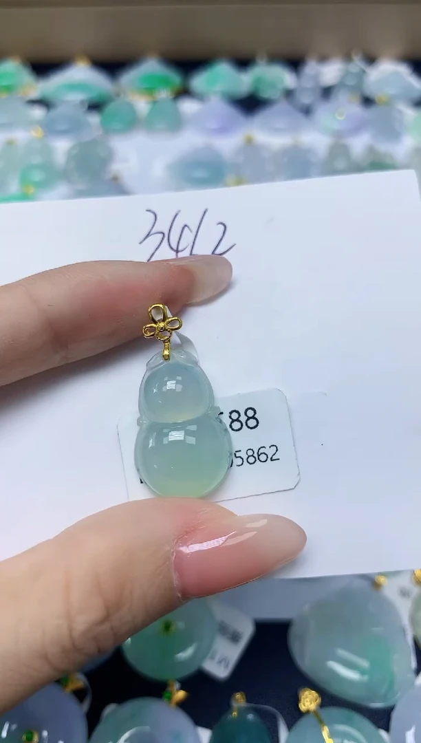 翡翠18K金镶嵌颈饰 天然缅甸翡翠A货