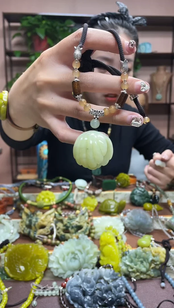 未镶嵌岫玉吊坠·