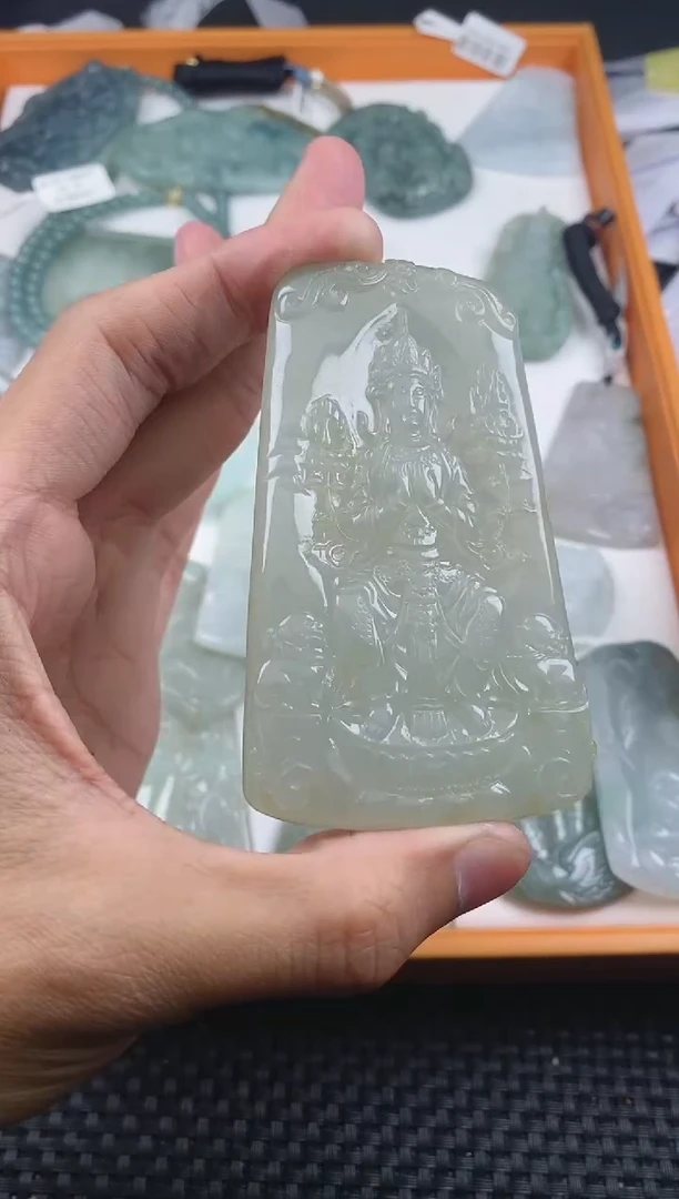 翡翠未镶嵌颈饰