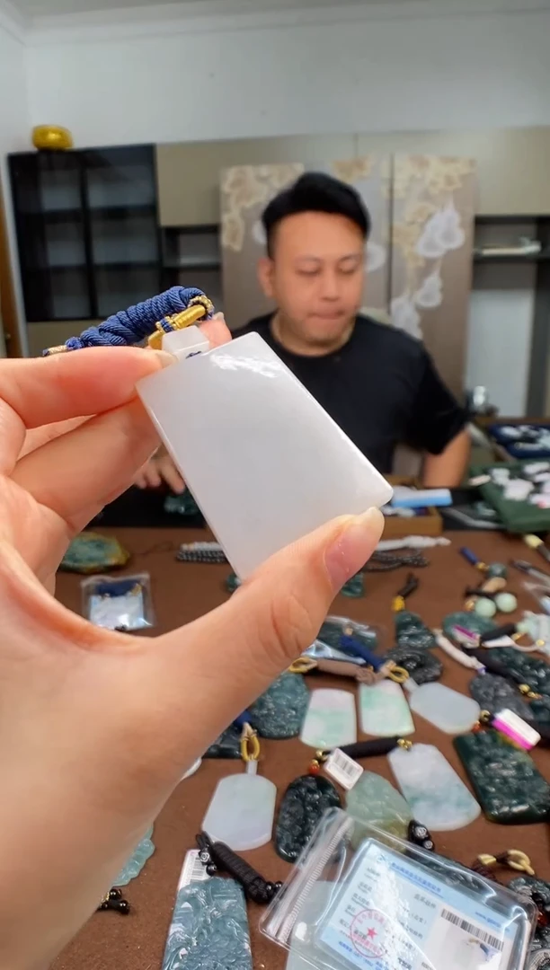 颈饰未镶嵌翡翠 多样性发其一