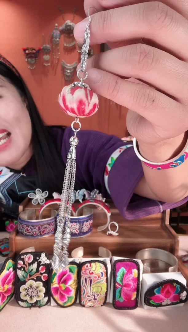 织绣雅*苗银苗绣手工刺绣耳环