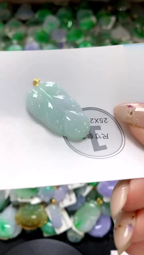 翡翠18K金镶嵌颈饰1111111111111111