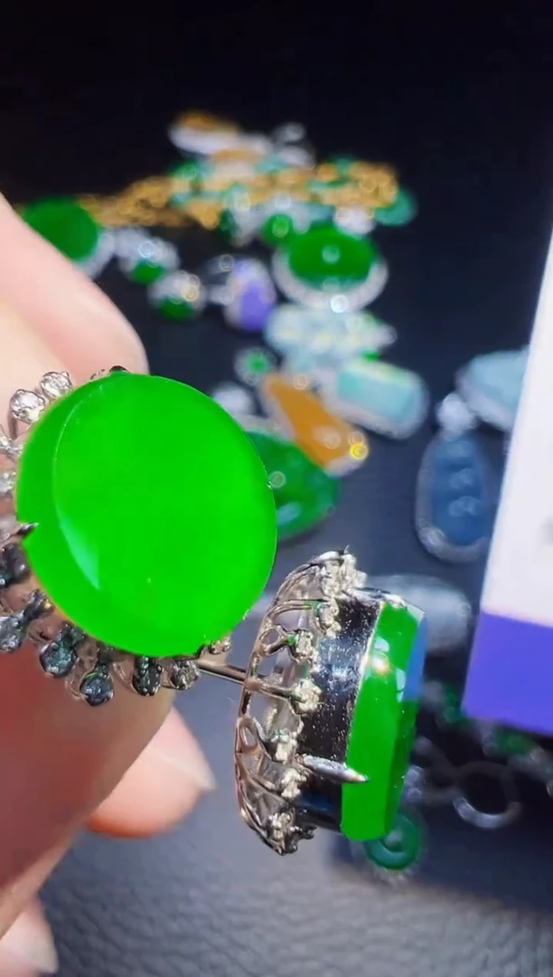 翡翠18K金镶嵌耳饰姚*瑶翡翠