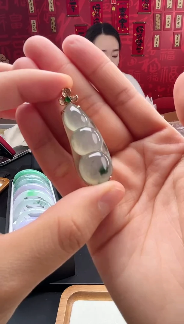 【闪购商品】翡翠颈饰18K金镶嵌吊坠