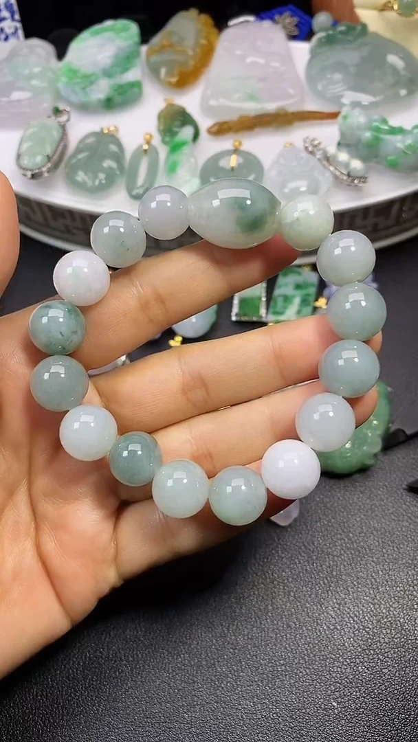 颈饰未镶嵌翡翠吊坠