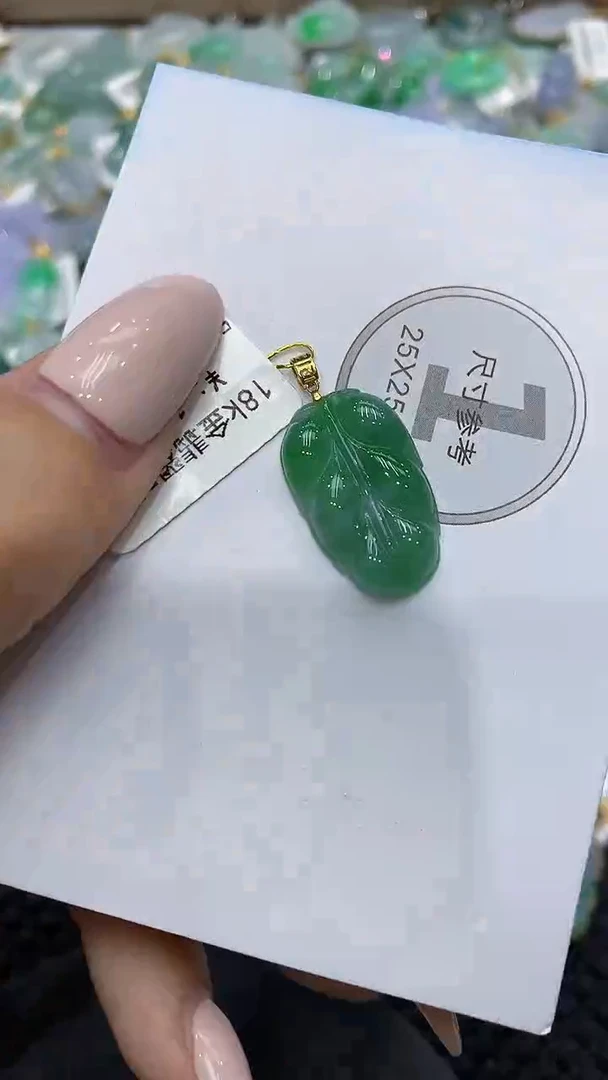 颈饰18K金镶嵌翡翠111111111111