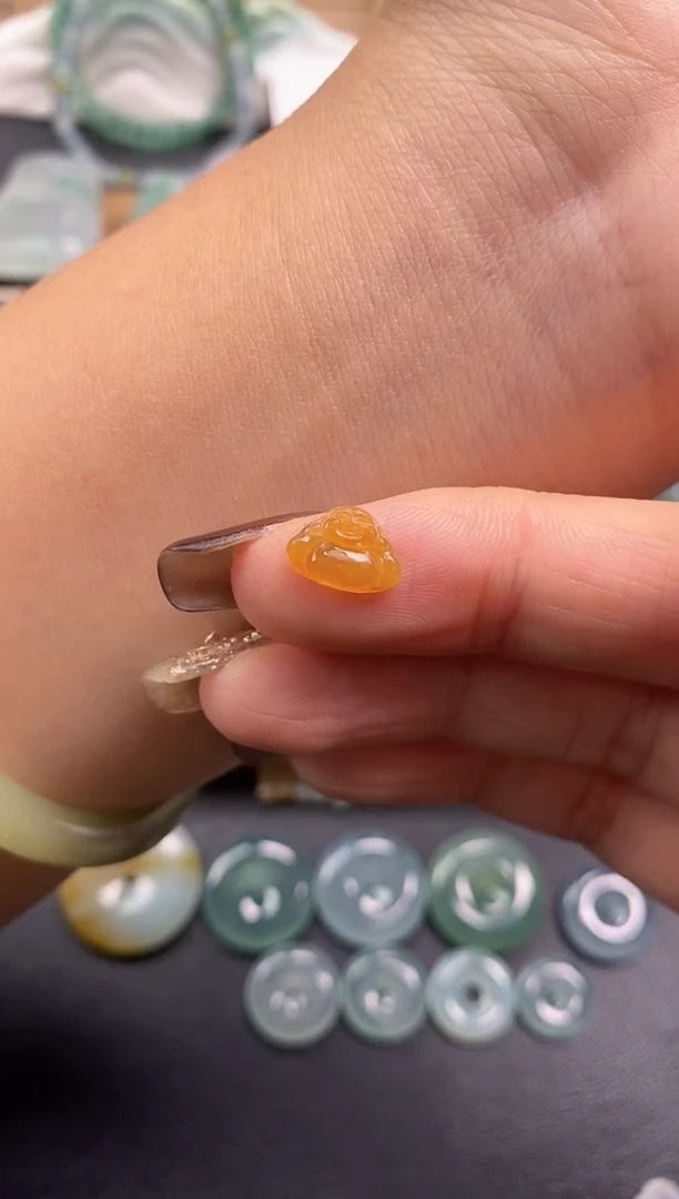 颈饰未镶嵌翡翠佛公