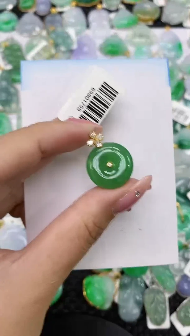 翡翠18K金镶嵌颈饰1111111111