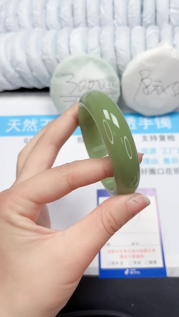 【闪购商品】石英质玉手镯未镶嵌59-61