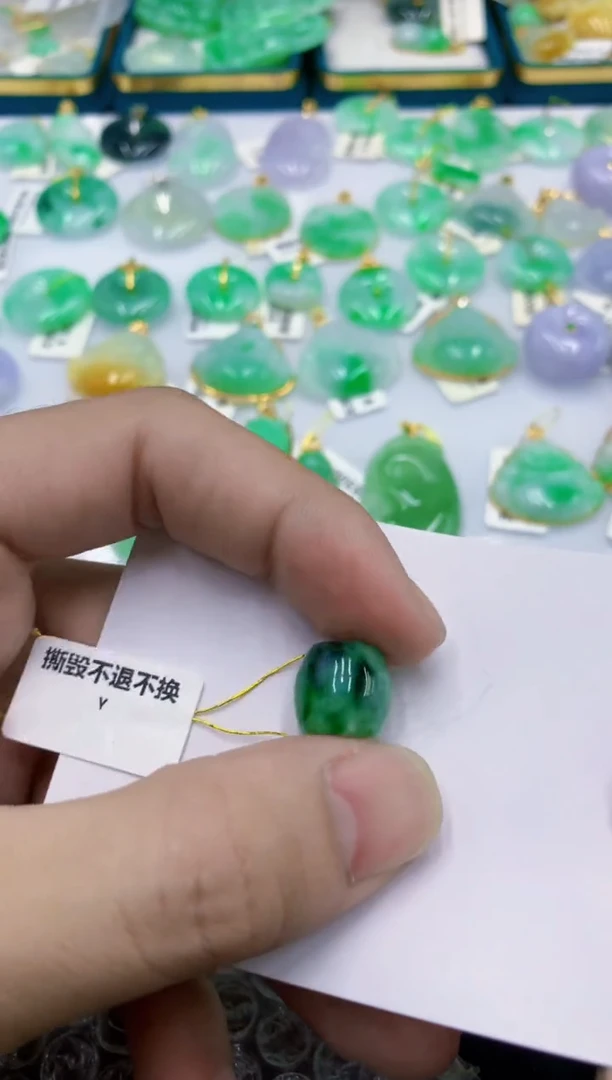 颈饰未镶嵌翡翠翡翠