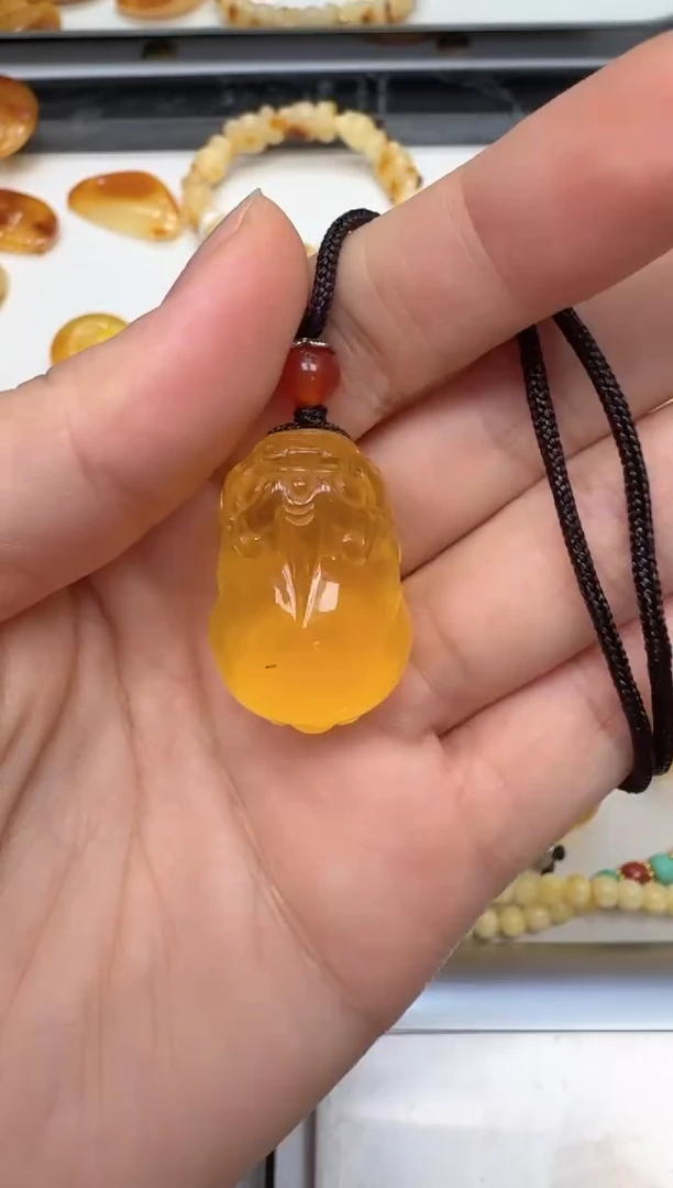 裸石琥珀未镶嵌如图