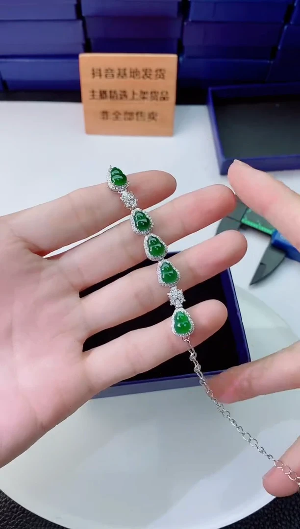 翡翠未镶嵌颈饰1111111