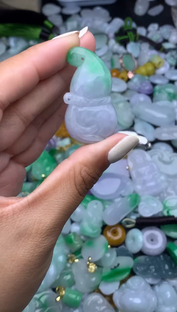 颈饰未镶嵌翡翠天然缅甸翡翠吊坠