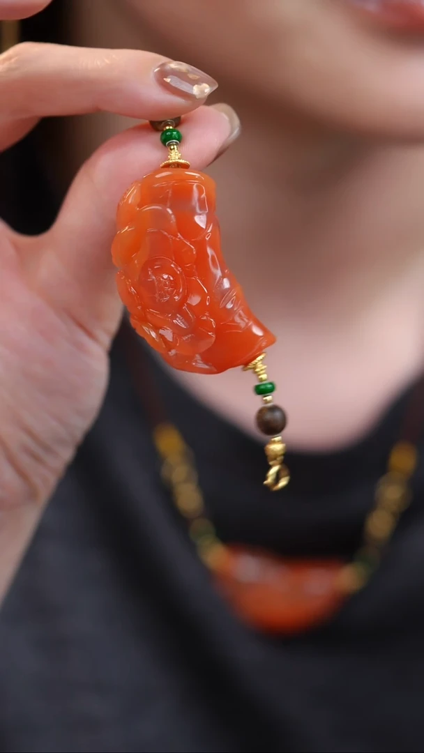 颈饰未镶嵌南红玛瑙竹够花孤品