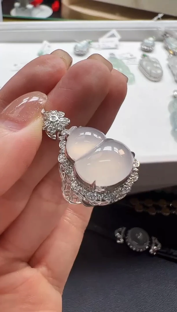 颈饰18K金镶嵌翡翠KLF1025-046