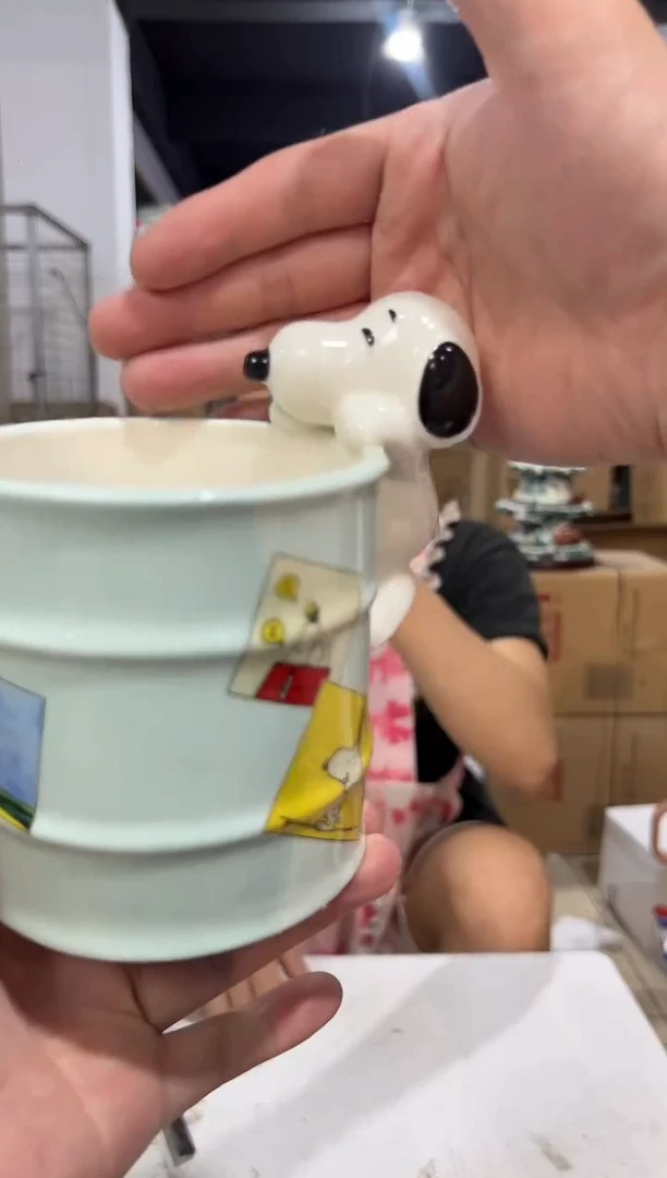 瓷片史努比油桶笔筒