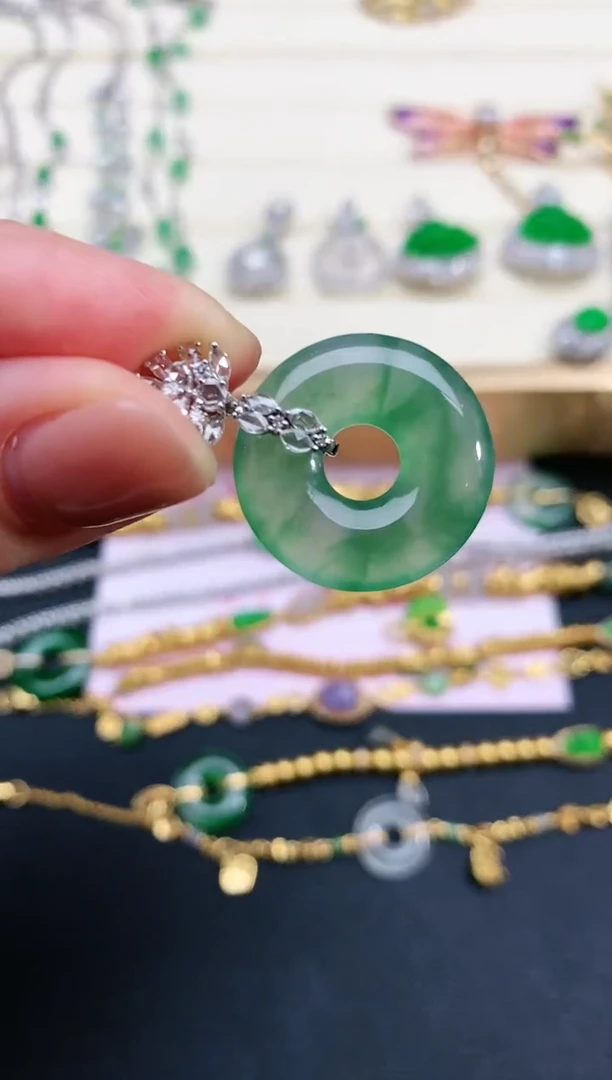 翡翠18K金镶嵌吊坠(不含链)甜甜圈|13800+0