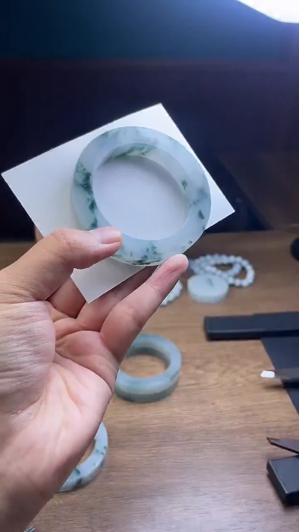 未镶嵌手镯定制翡翠水*灵定制