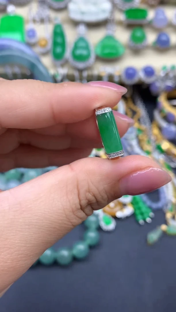 翡翠戒指18K金镶嵌137-春日珠宝