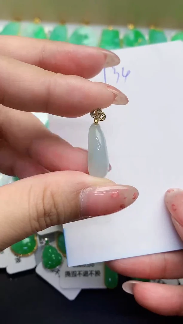翡翠未镶嵌颈饰缅甸天然翡翠A货