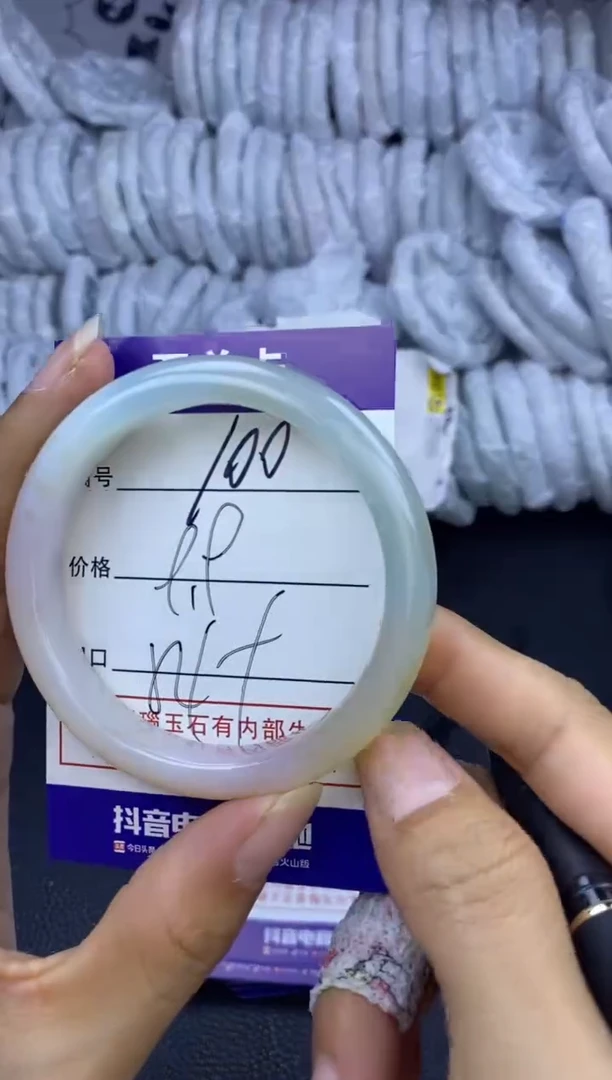 玛瑙/玉髓手镯未镶嵌100