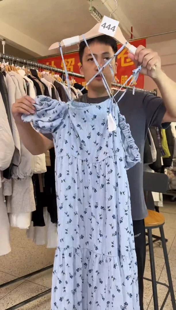 挂脖款时尚休闲气质百搭连衣裙