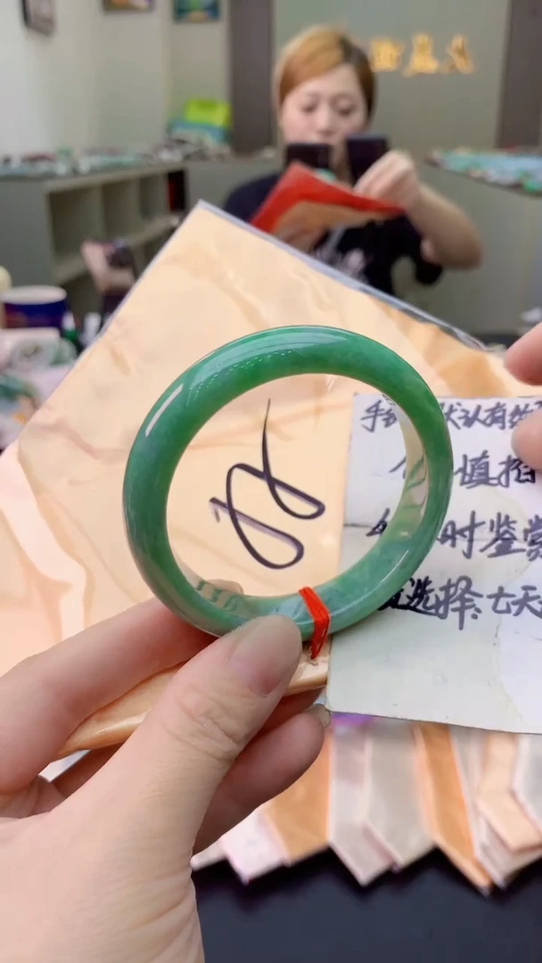 翡翠手镯未镶嵌0650560196