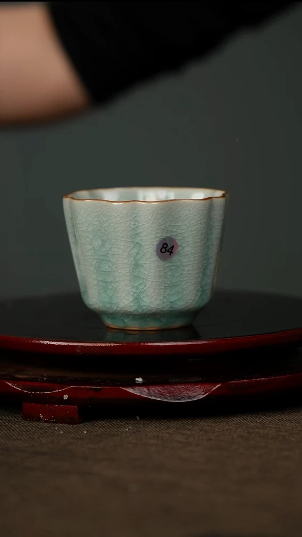 樊立  六瓣葵口杯 带底款84