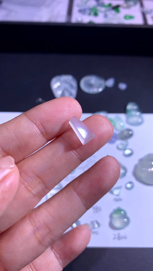 颈饰未镶嵌翡翠无事牌