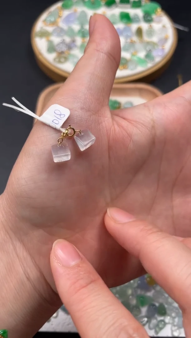 吊坠(不含链)18K金镶嵌翡翠一个JK439