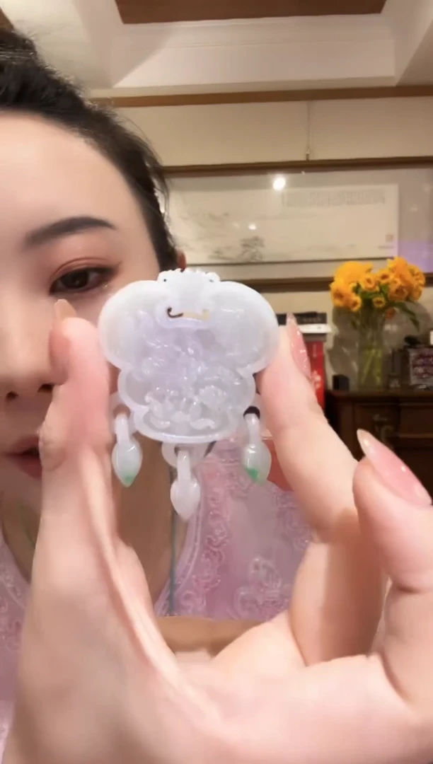 翡翠未镶嵌颈饰国风