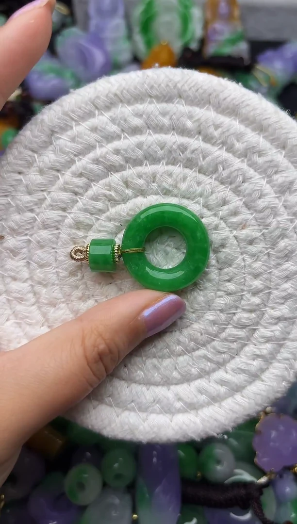 颈饰未镶嵌翡翠缅甸翡翠吊坠