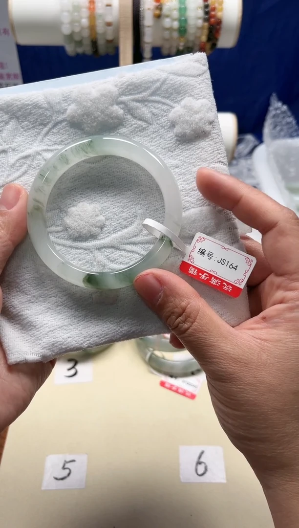 【闪购商品】石英质玉手镯未镶嵌天山翠JS164